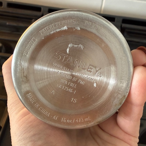 Stanley Classic Green Pint Glass Vacuum Insulated with Stainless Steel 16oz - Picture 4 of 5